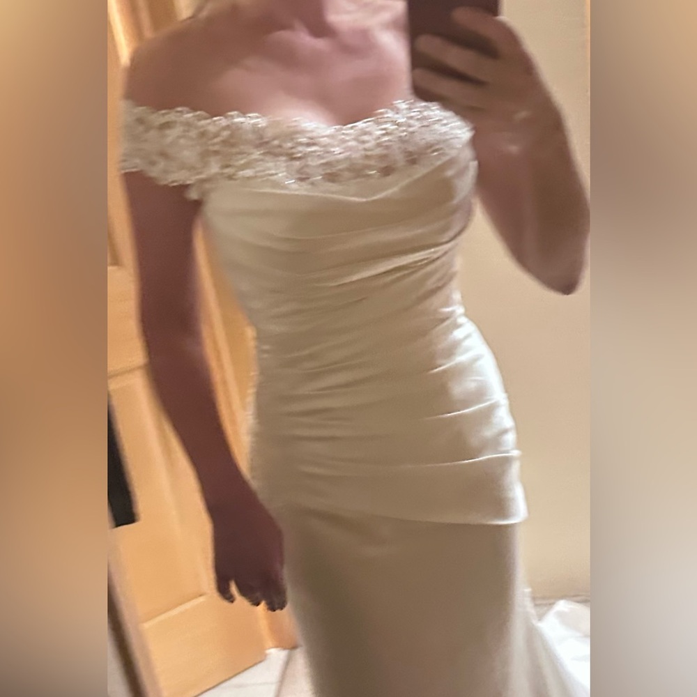 Justin Alexander White Off-shoulder Wedding Dresd size 4